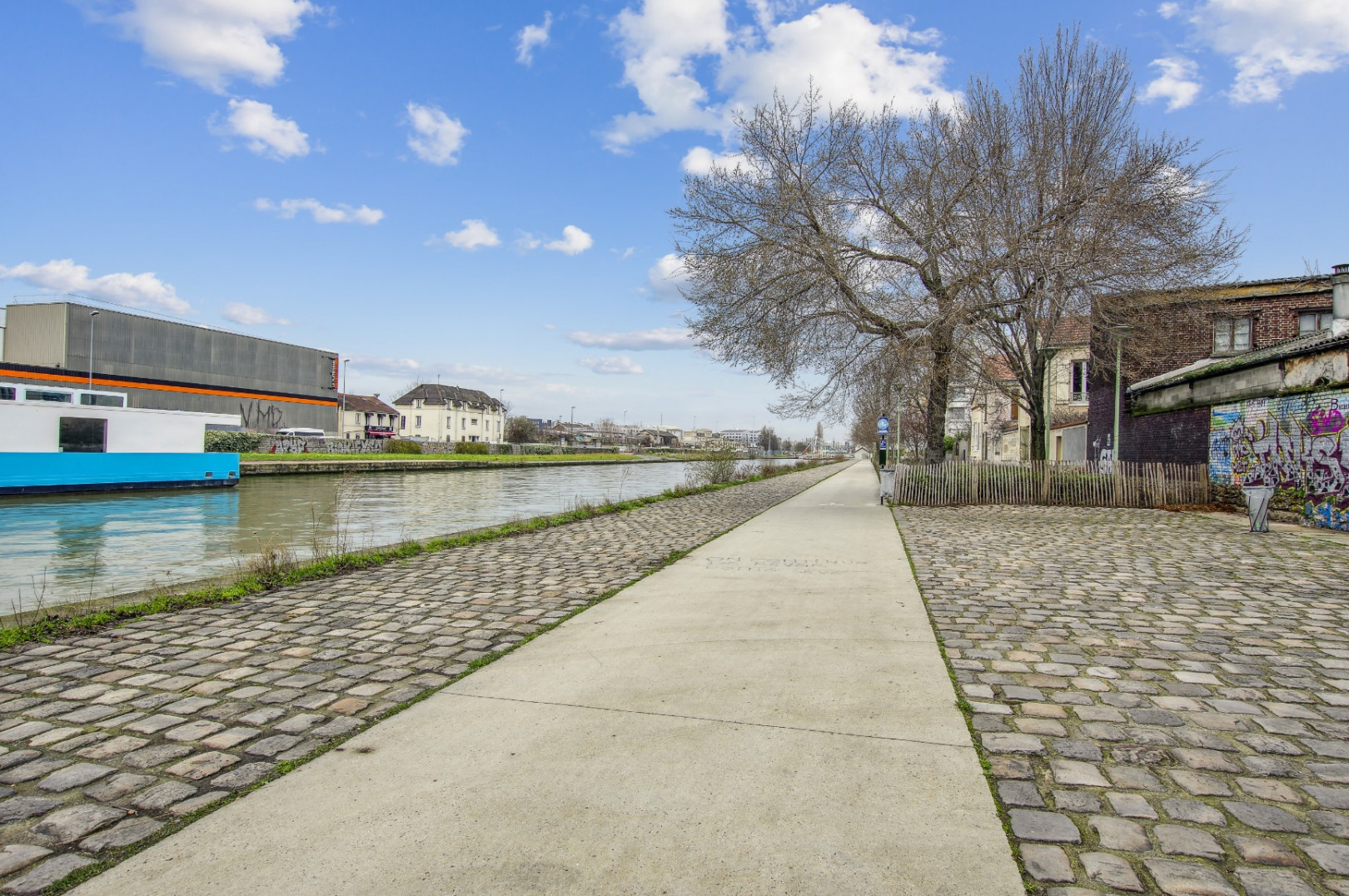 
                                                Vente
                                                 Saint Denis lot 10