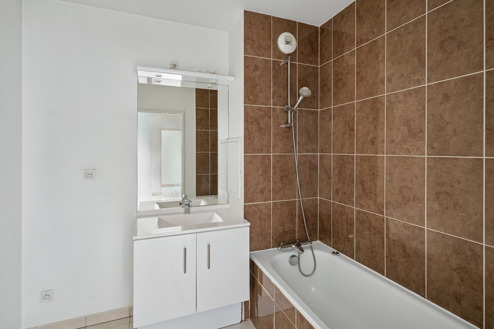 
                                                Vente
                                                 Saint Denis lot 16