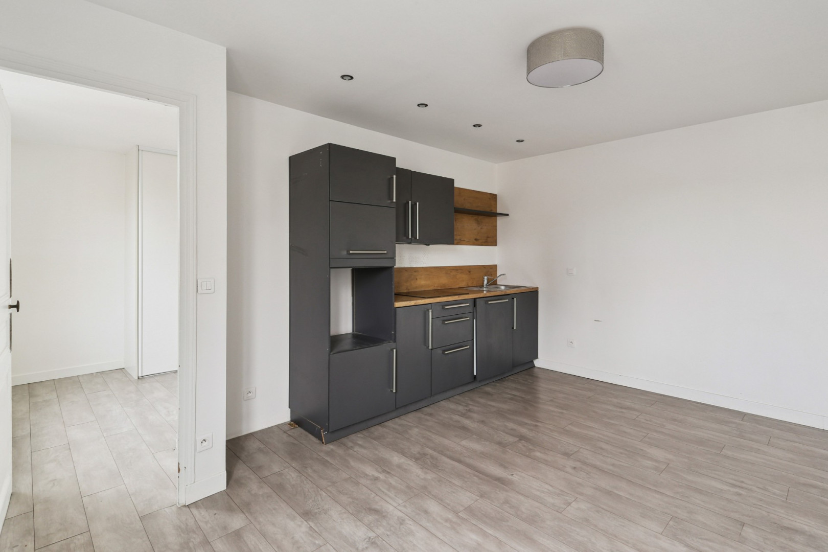 
                                                Vente
                                                 Saint-Dominique - Appartement 2 pièces