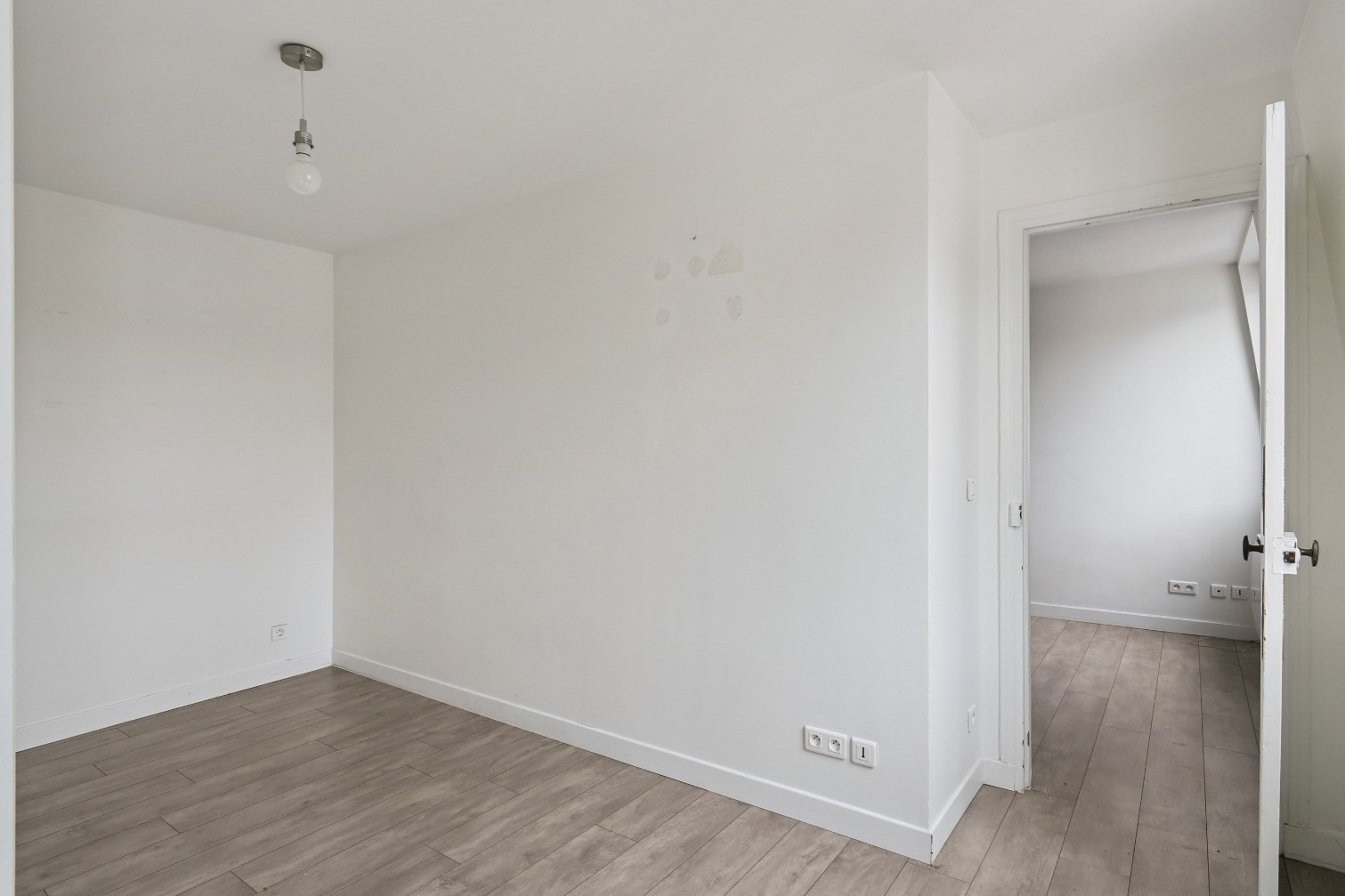 
                                                Vente
                                                 Saint-Dominique - Appartement 2 pièces