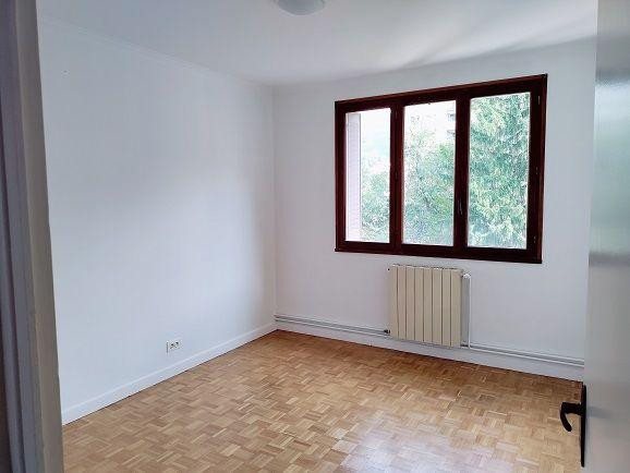 
                                                Location
                                                 SAINT-EGREVE, Plein Ciel, joli T3 rénové, 70 m2