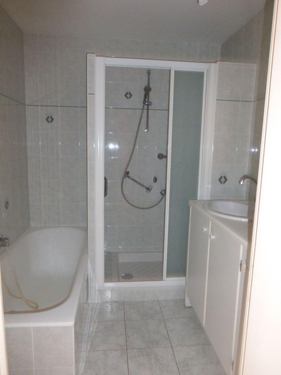 
                                                Location
                                                 SAINT-EGREVE, Plein Ciel, joli T3 rénové, 70 m2