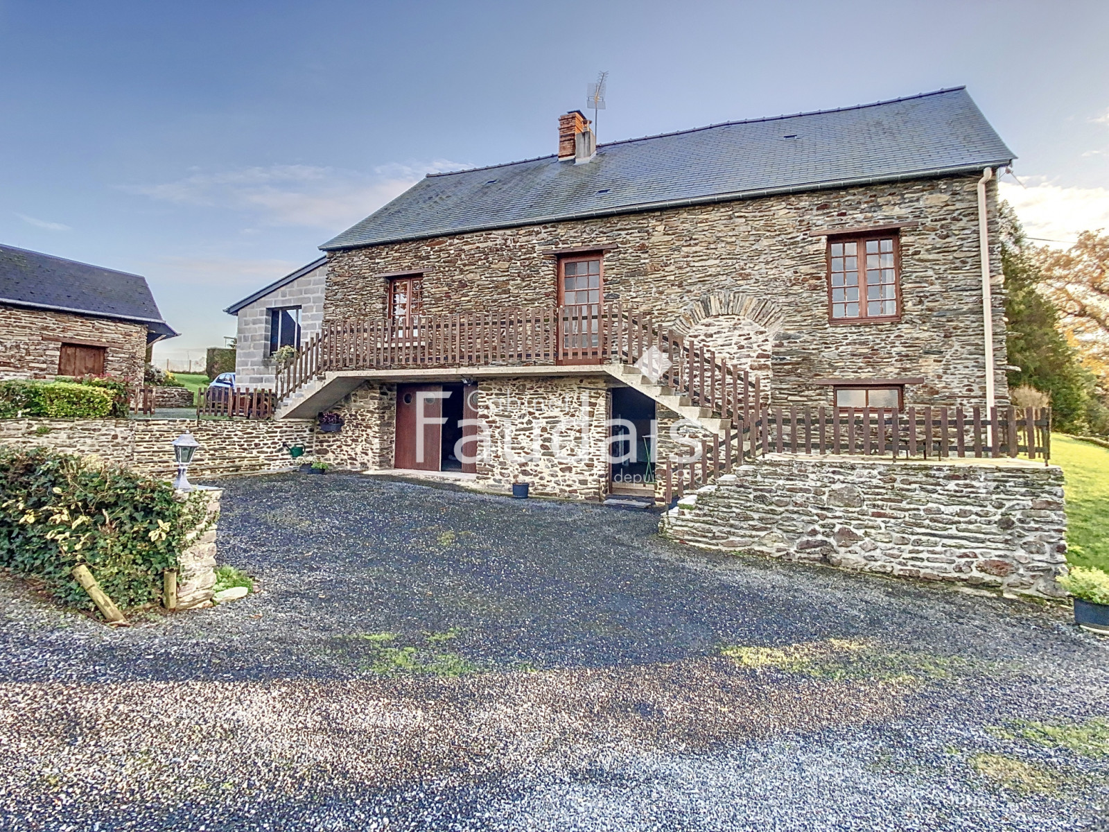 
                                                Vente
                                                 SAINT-GEORGES MONTCOCQ, Maison en pierre 