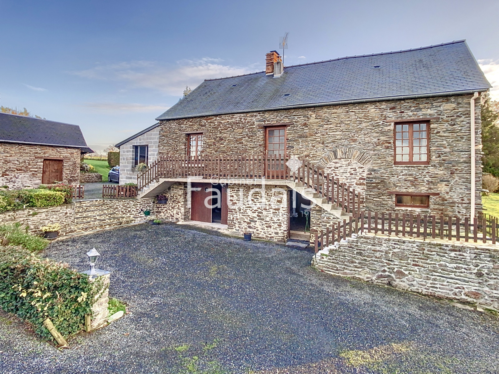 
                                                Vente
                                                 SAINT-GEORGES MONTCOCQ, Maison en pierre 