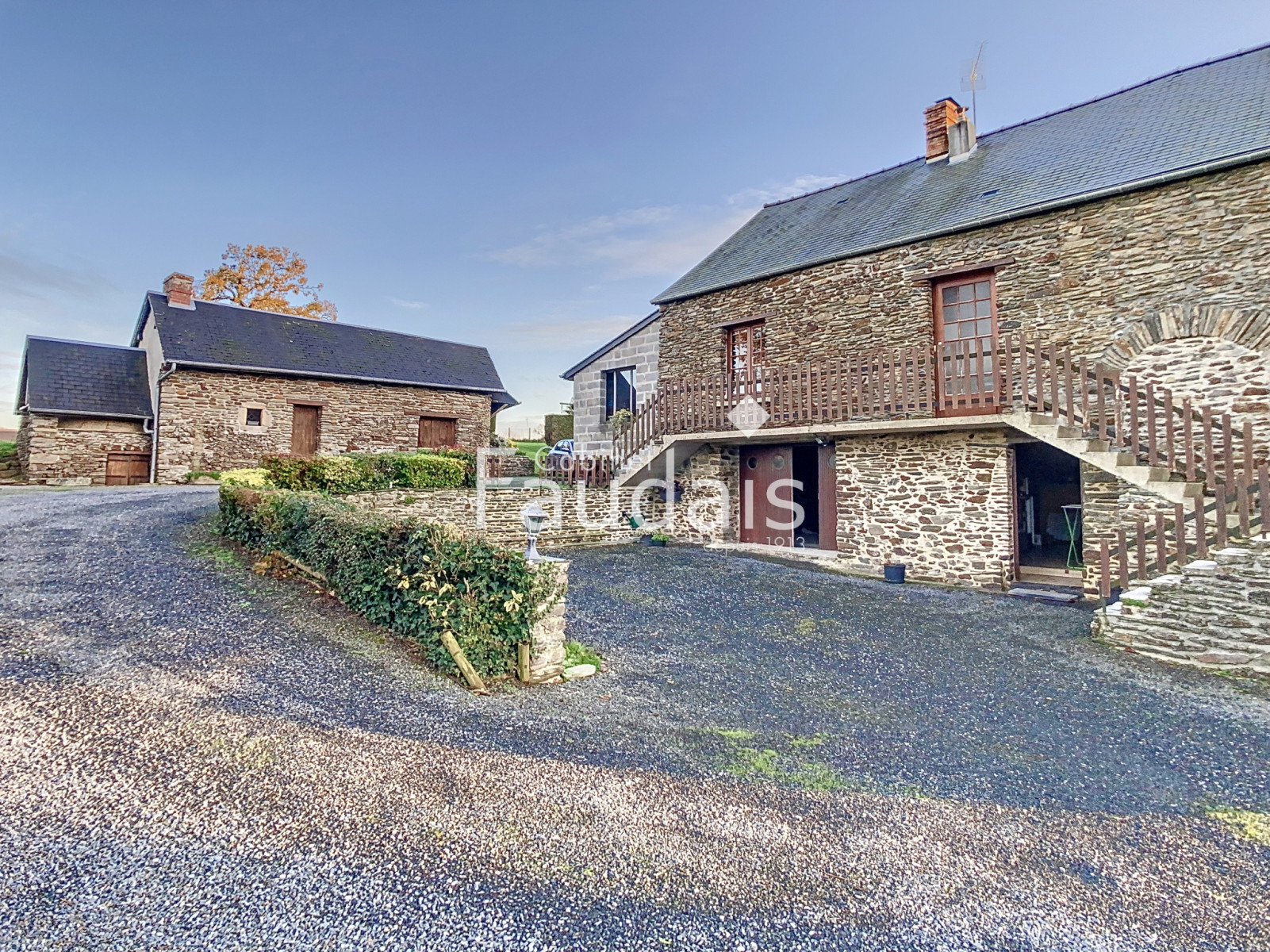 
                                                Vente
                                                 SAINT-GEORGES MONTCOCQ, Maison en pierre 
