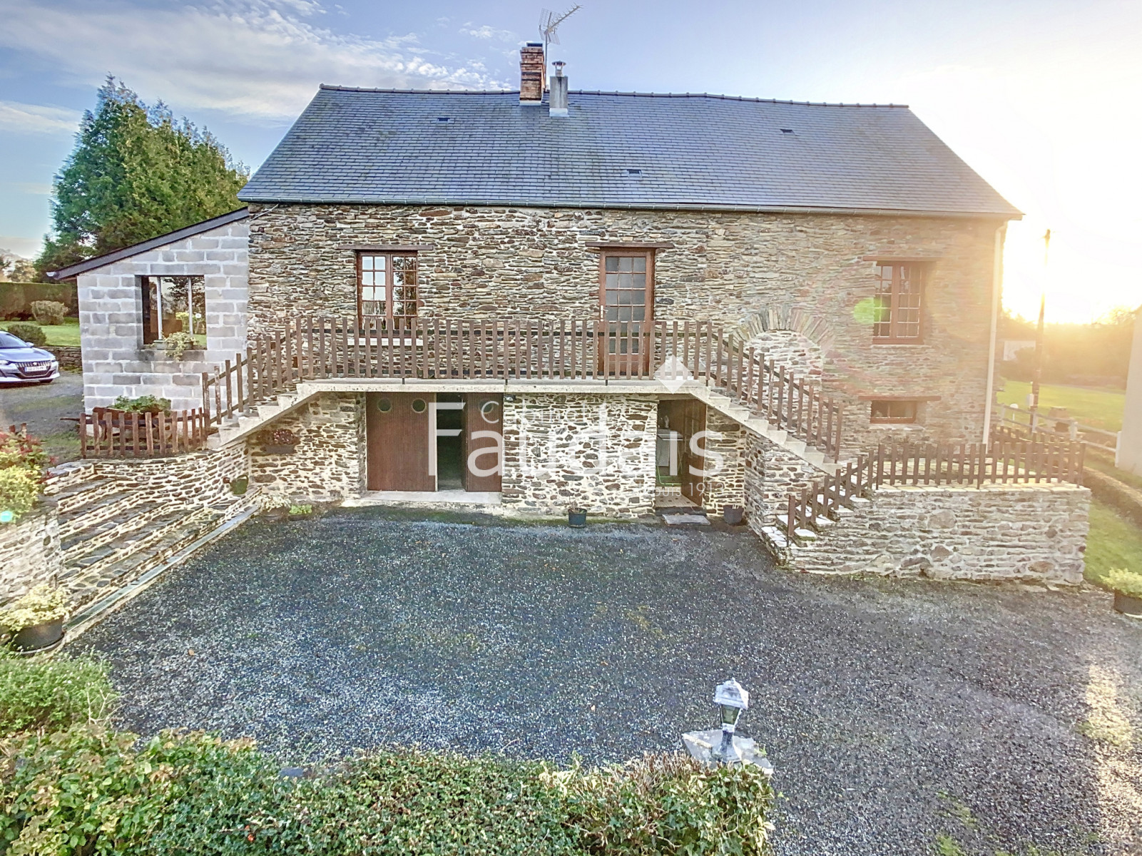 
                                                Vente
                                                 SAINT-GEORGES MONTCOCQ, Maison en pierre 