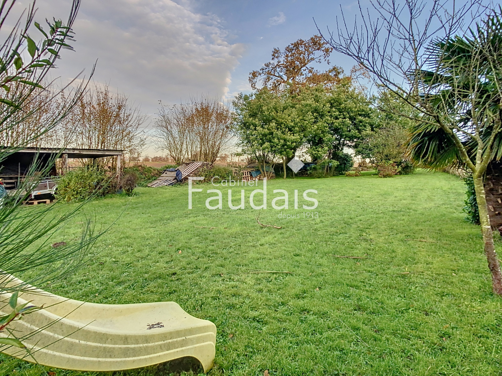 
                                                Vente
                                                 SAINT-GEORGES MONTCOCQ, Maison en pierre 
