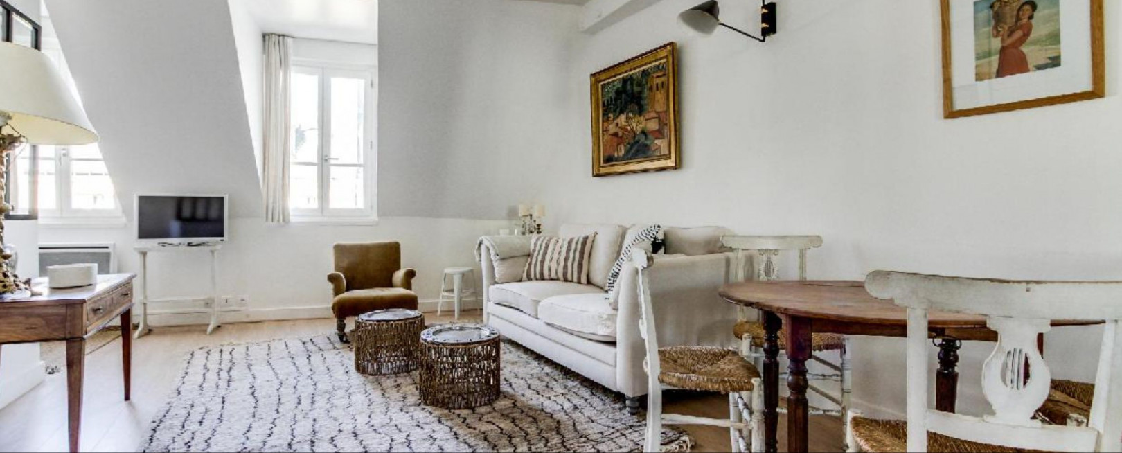 
                                                Location
                                                 Saint Germain des Pres - Colombier Studio (loyer tout inclus)