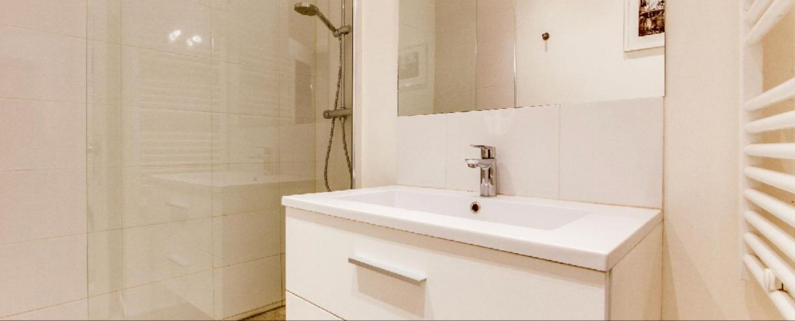 
                                                Location
                                                 Saint Germain des Pres - Colombier Studio (loyer tout inclus)