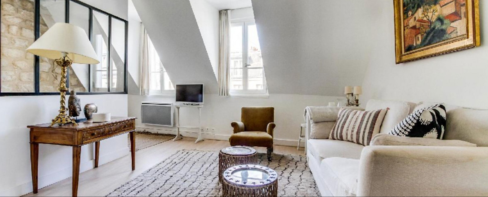 
                                                Location
                                                 Saint Germain des Pres - Colombier Studio (loyer tout inclus)