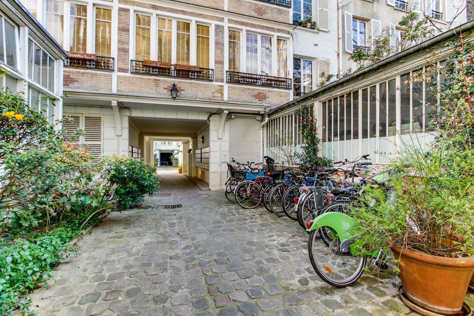 
                                                Location
                                                 Saint Germain des Prés - Petit Sevres (loyer tout inclus)