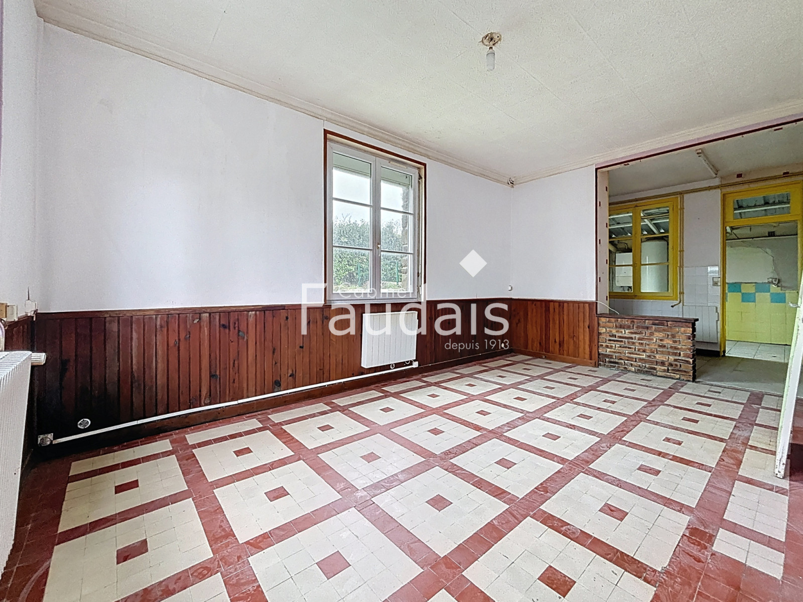 
                                                Vente
                                                 SAINT JEAN D'ELLE - Bourg - Maison à rénover avec fort poten