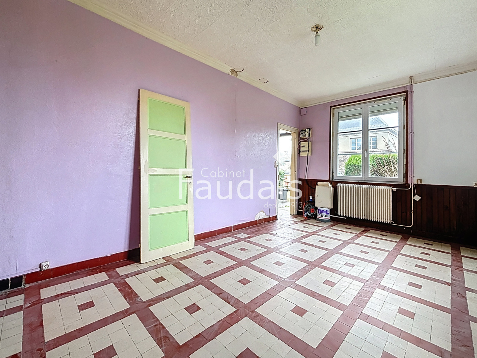 
                                                Vente
                                                 SAINT JEAN D'ELLE - Bourg - Maison à rénover avec fort poten