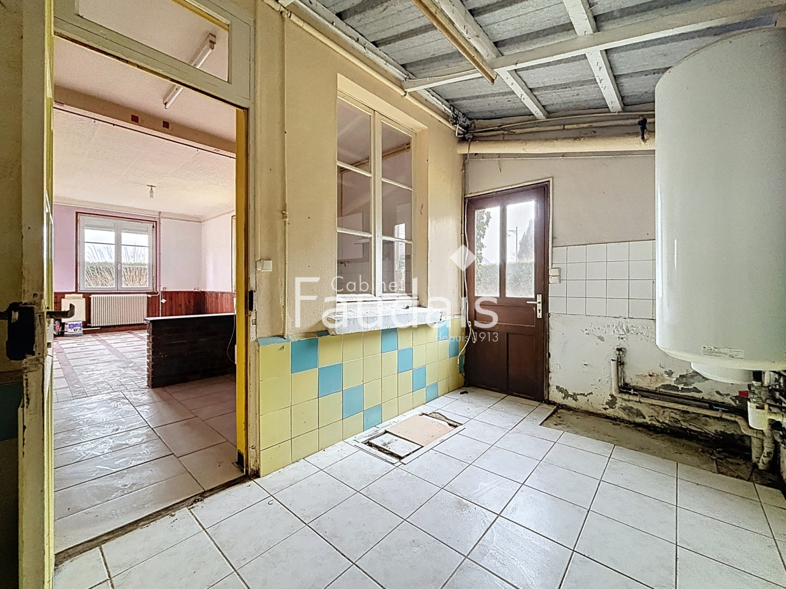 
                                                Vente
                                                 SAINT JEAN D'ELLE - Bourg - Maison à rénover avec fort poten