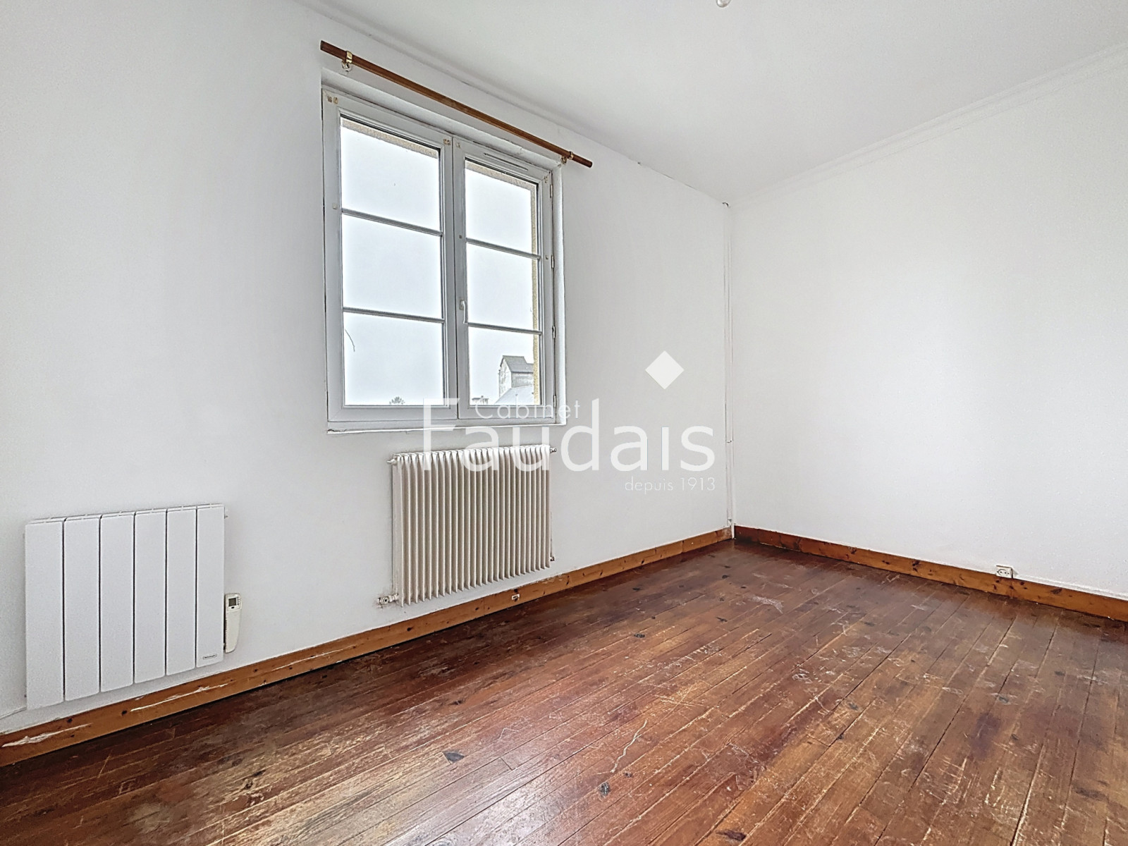 
                                                Vente
                                                 SAINT JEAN D'ELLE - Bourg - Maison à rénover avec fort poten