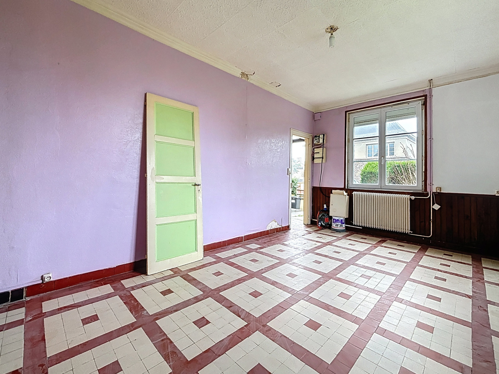 
                                                Vente
                                                 SAINT JEAN D'ELLE - Bourg - Maison à rénover avec fort poten