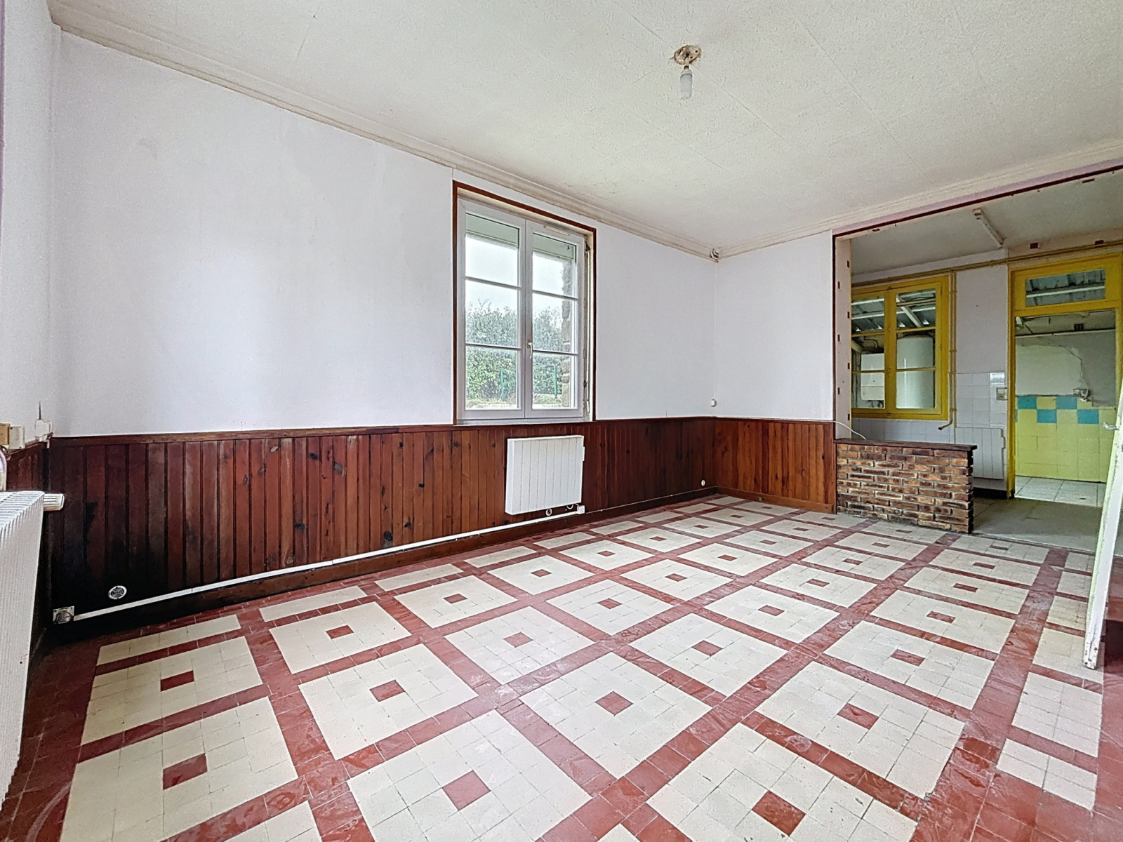 
                                                Vente
                                                 SAINT JEAN D'ELLE - Bourg - Maison à rénover avec fort poten