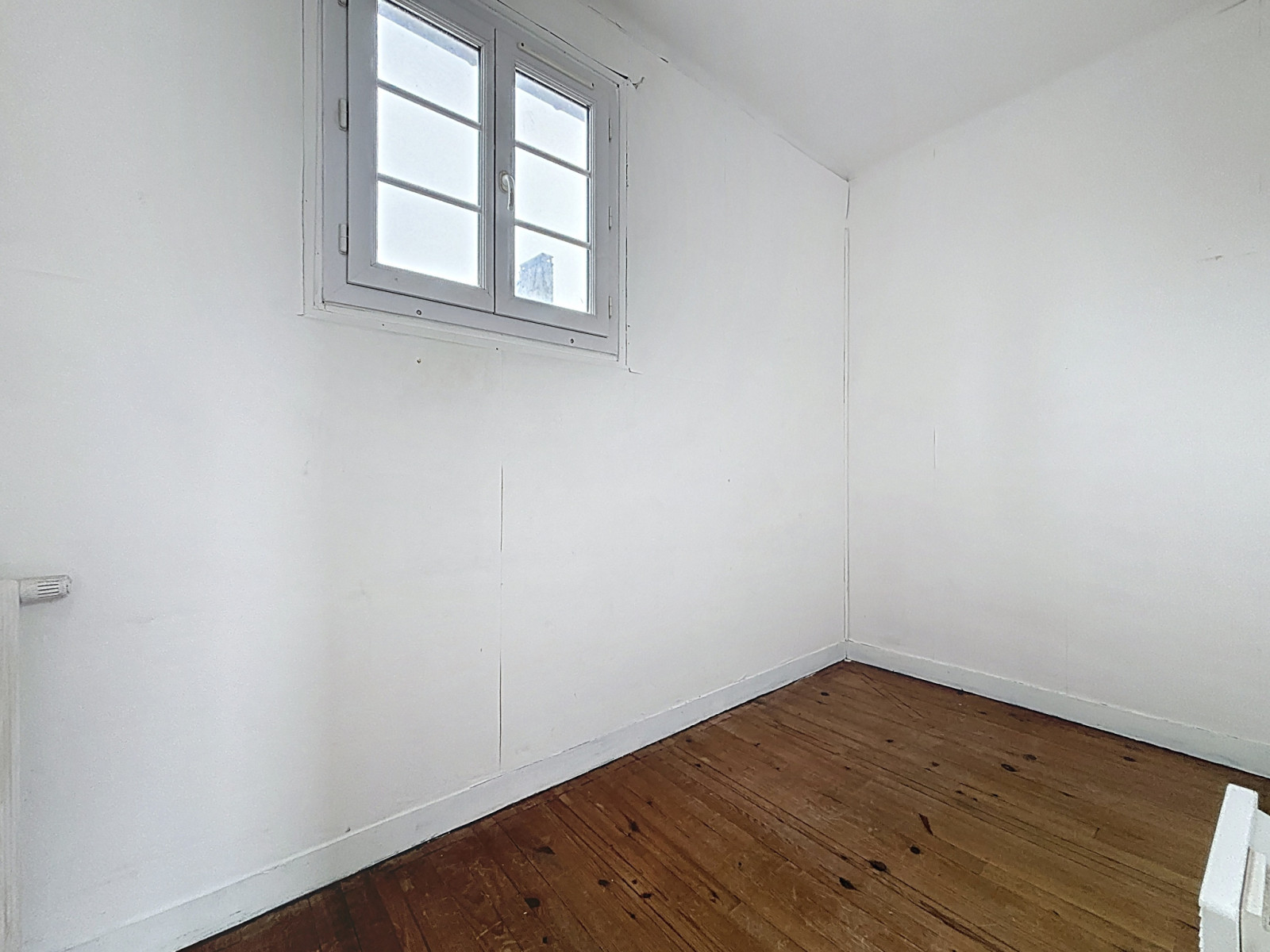 
                                                Vente
                                                 SAINT JEAN D'ELLE - Bourg - Maison à rénover avec fort poten