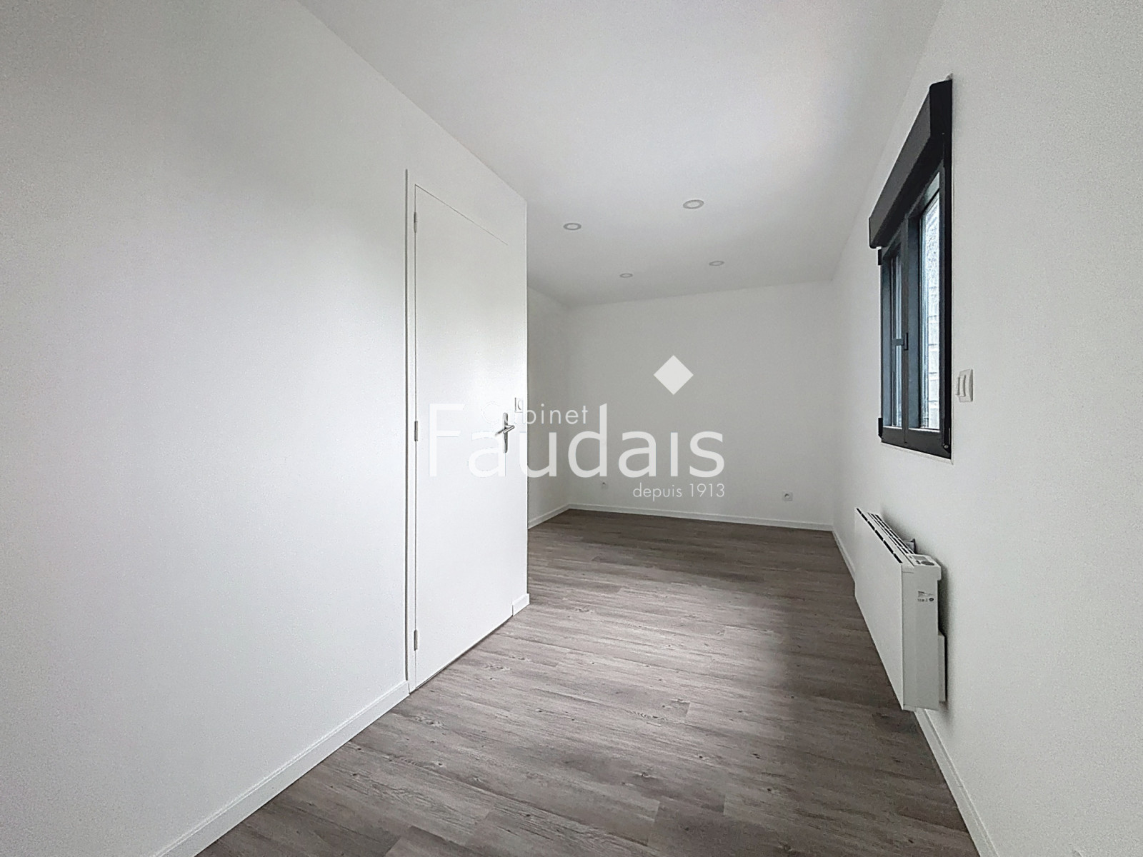 
                                                Vente
                                                 SAINT JEAN D'ELLE - Maison de 2026 avec terrasse au pied des