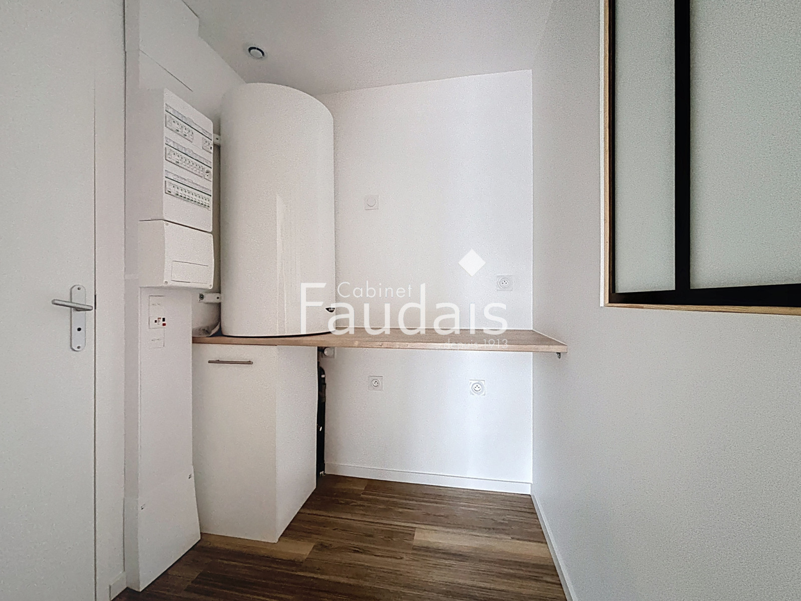 
                                                Vente
                                                 SAINT JEAN D'ELLE - Maison de 2026 avec terrasse au pied des