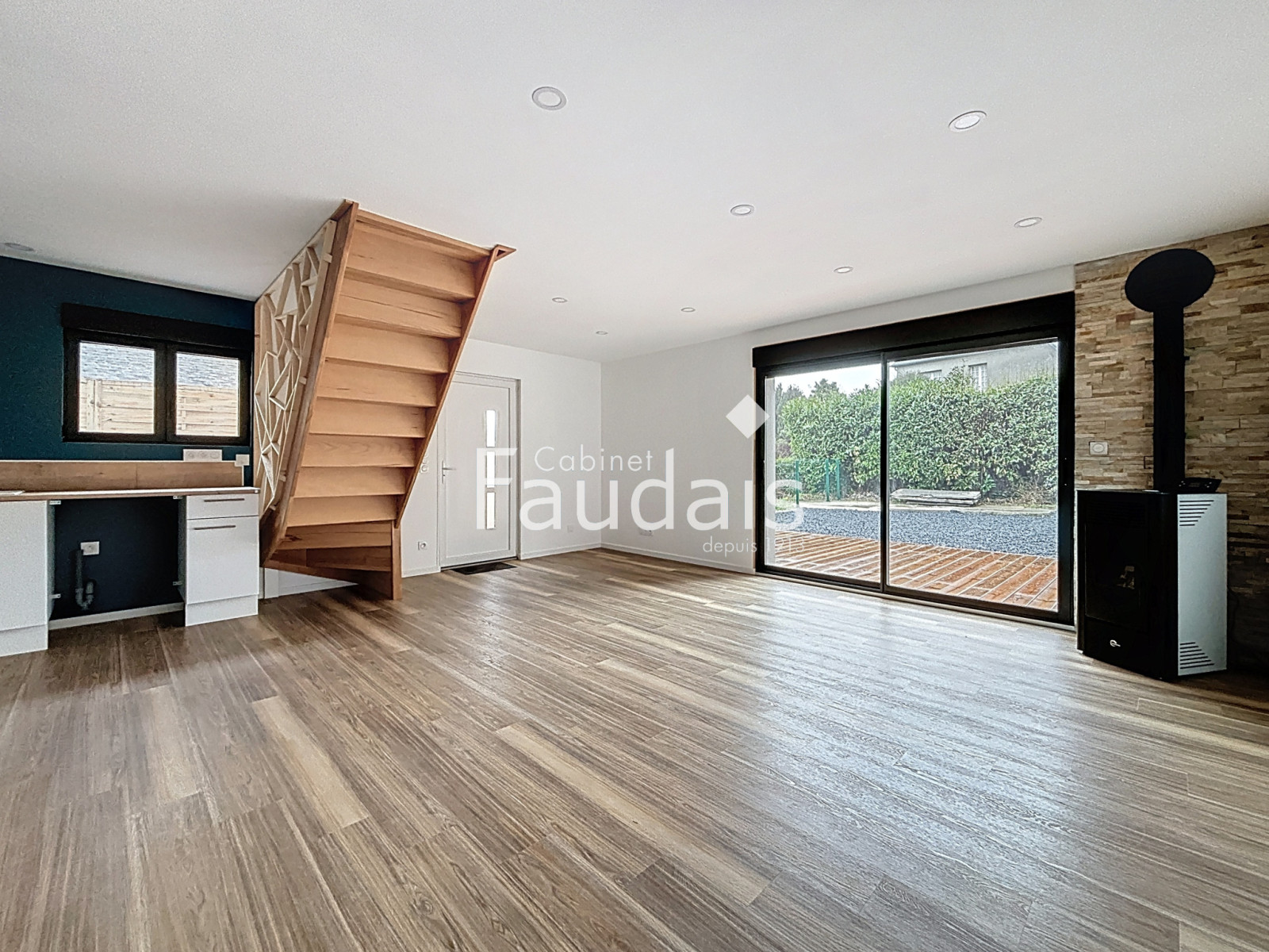 
                                                Vente
                                                 SAINT JEAN D'ELLE - Maison de 2026 avec terrasse au pied des