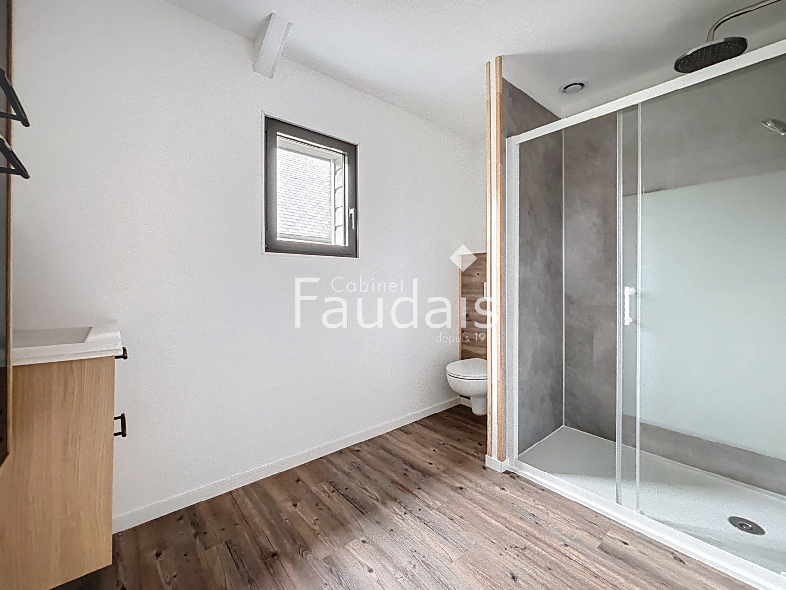 
                                                Vente
                                                 SAINT JEAN D'ELLE - Maison de 2026 avec terrasse au pied des