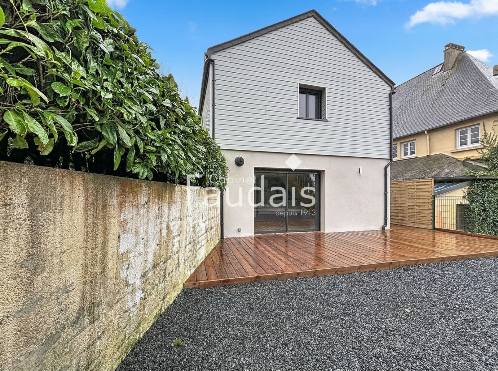 
                                                Vente
                                                 SAINT JEAN D'ELLE - Maison de 2026 avec terrasse au pied des