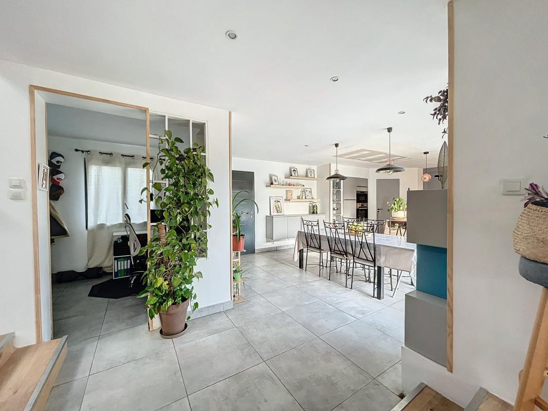 
                                                Vente
                                                 SAINT LAURENT DES ARBRES - Maison 150 m² - 4 chambres - jardin