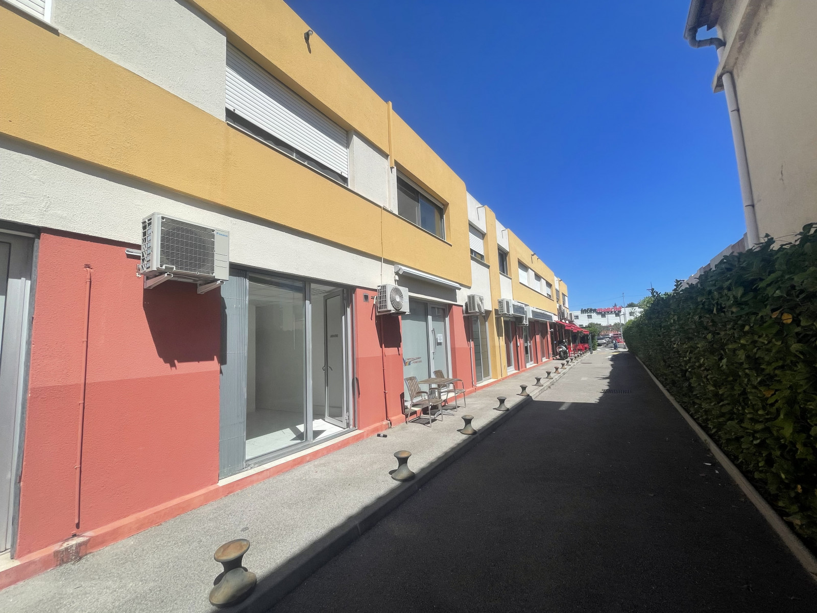 
                                                Location
                                                 SAINT-LAURENT-DU-VAR - Local commercial