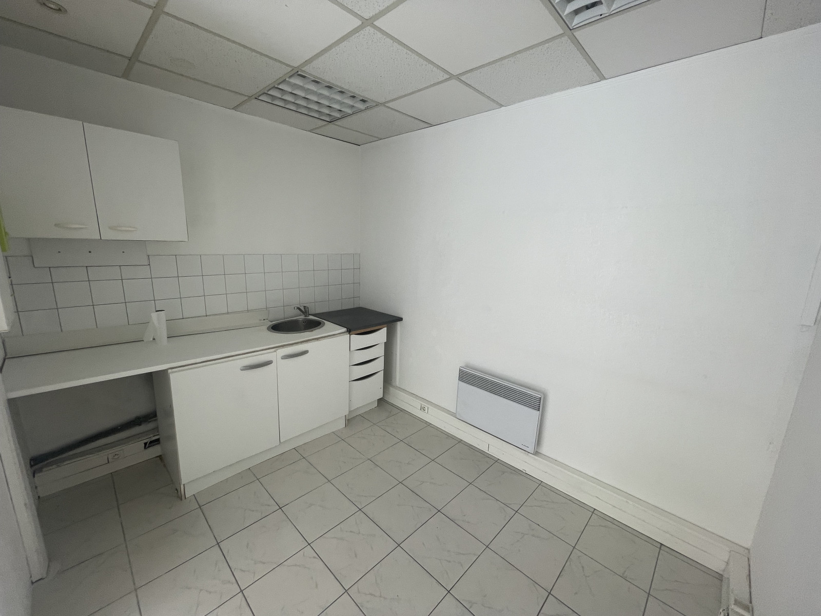 
                                                Location
                                                 SAINT-LAURENT-DU-VAR - Local commercial