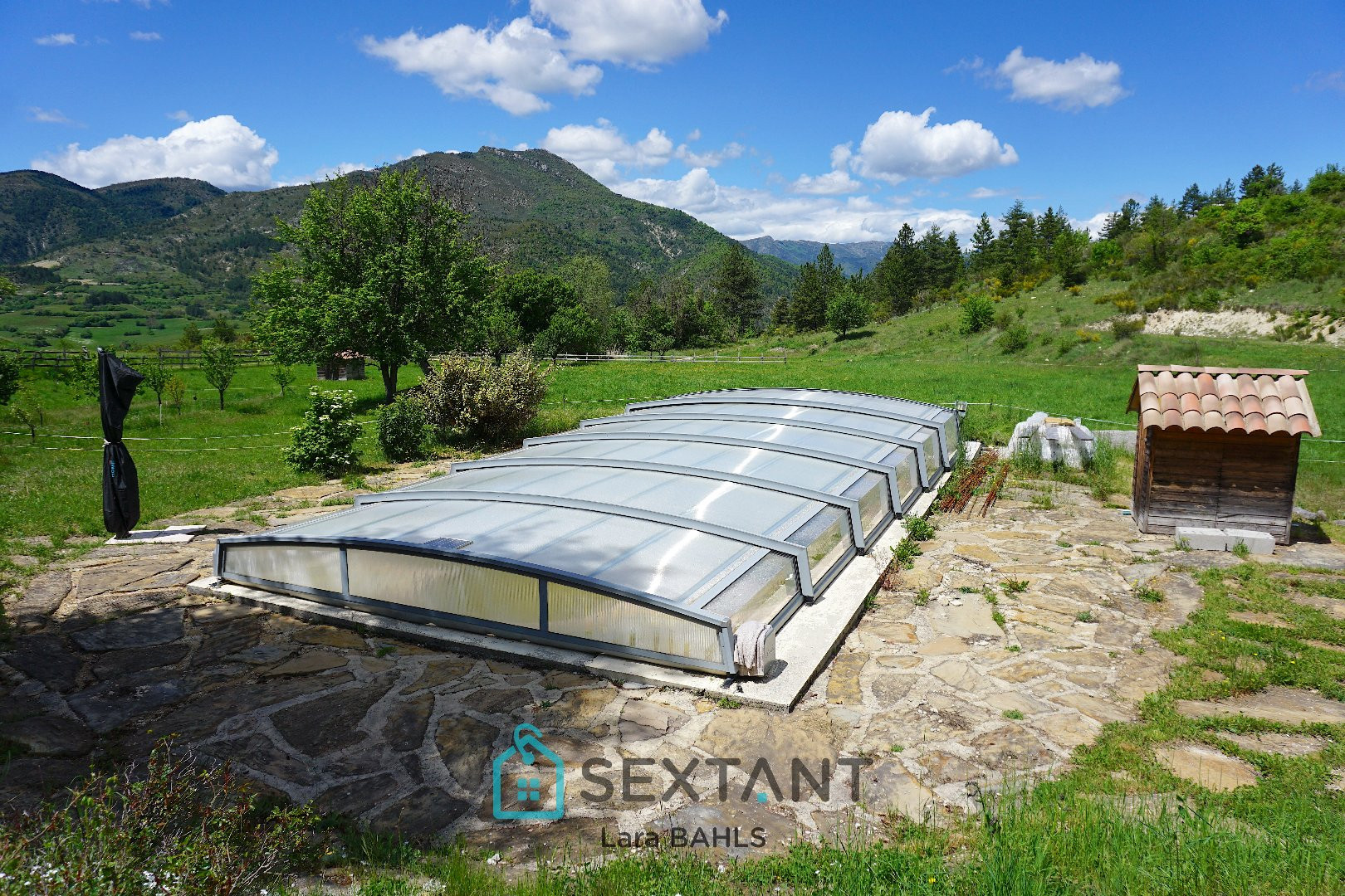 
                                                Vente
                                                 Saint-Lions : Maison de 180m2 avec piscine, 4 chambres, sur un terrain de 1,9 hectares en pleine nature