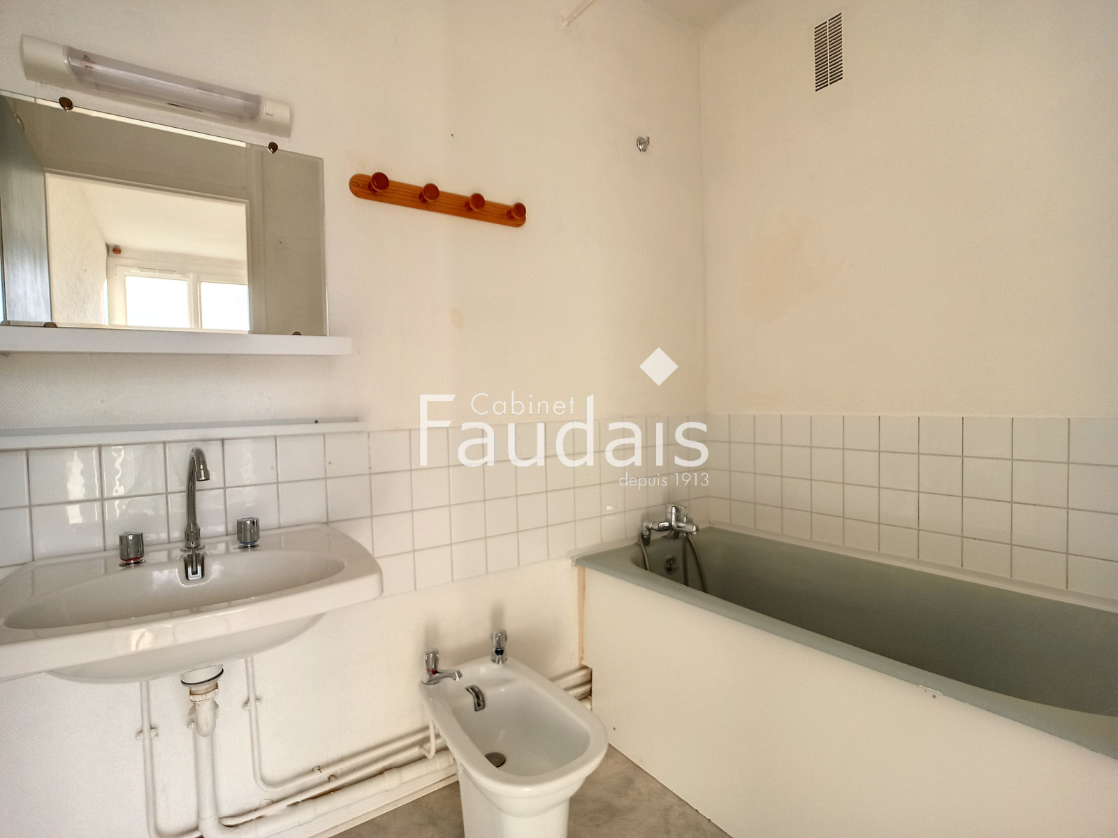 
                                                Location
                                                 SAINT-LO 