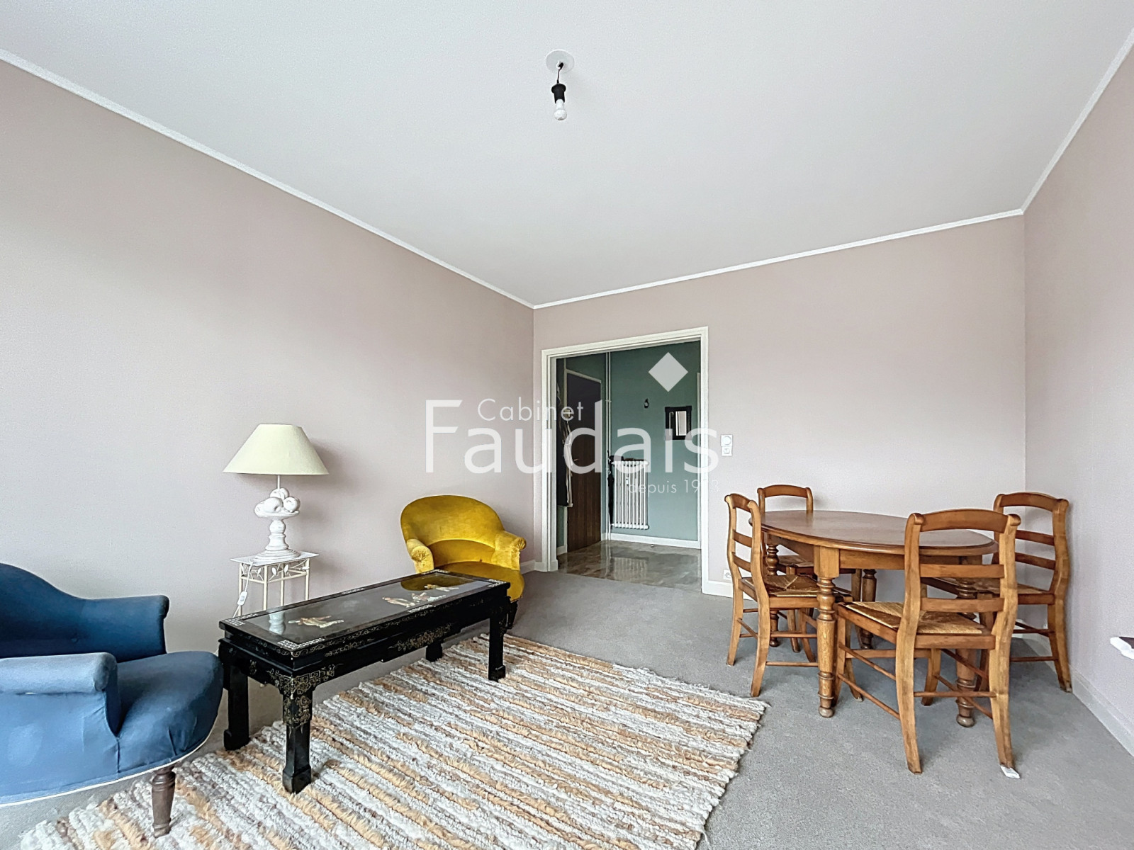 
                                                Vente
                                                 SAINT-LO , CENTRE VILLE AVEC ASCENSEUR