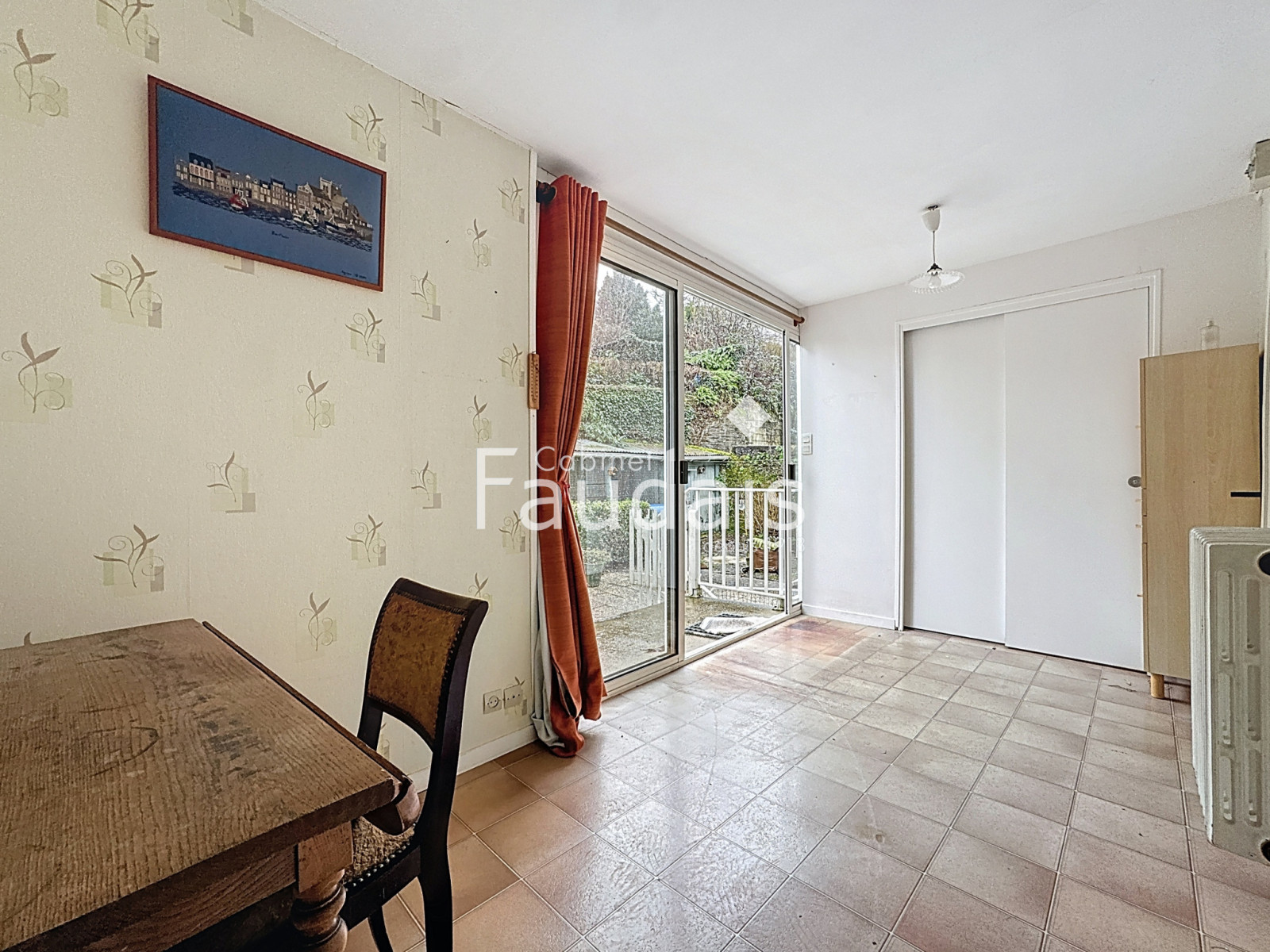 
                                                Vente
                                                 Saint Lô - Ensemble immobilier 157 m2 centre ville 