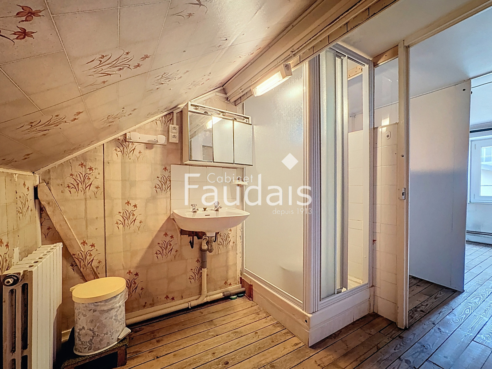 
                                                Vente
                                                 Saint Lô - Ensemble immobilier 157 m2 centre ville 