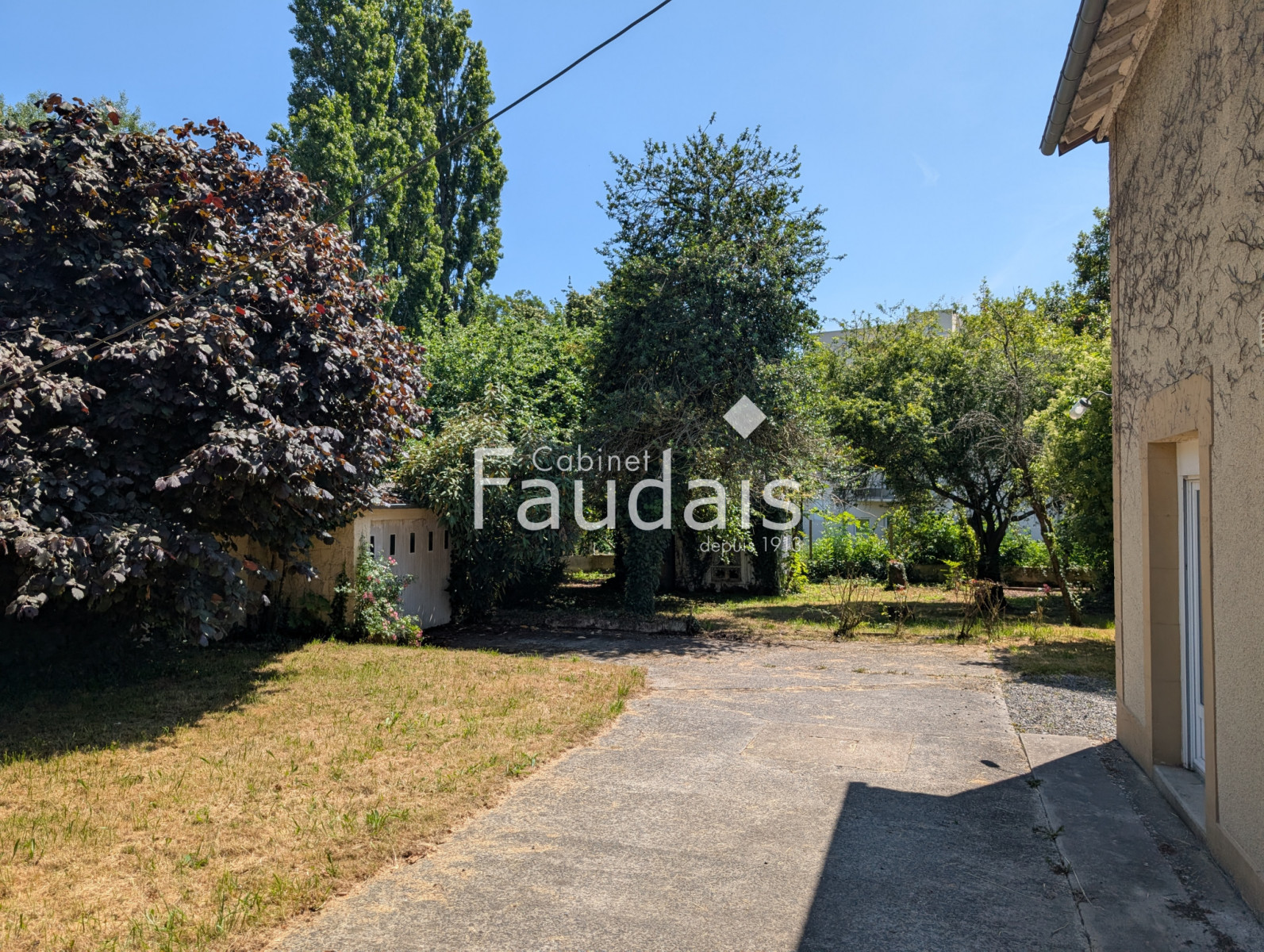 
                                                Vente
                                                 SAINT LO Haras
