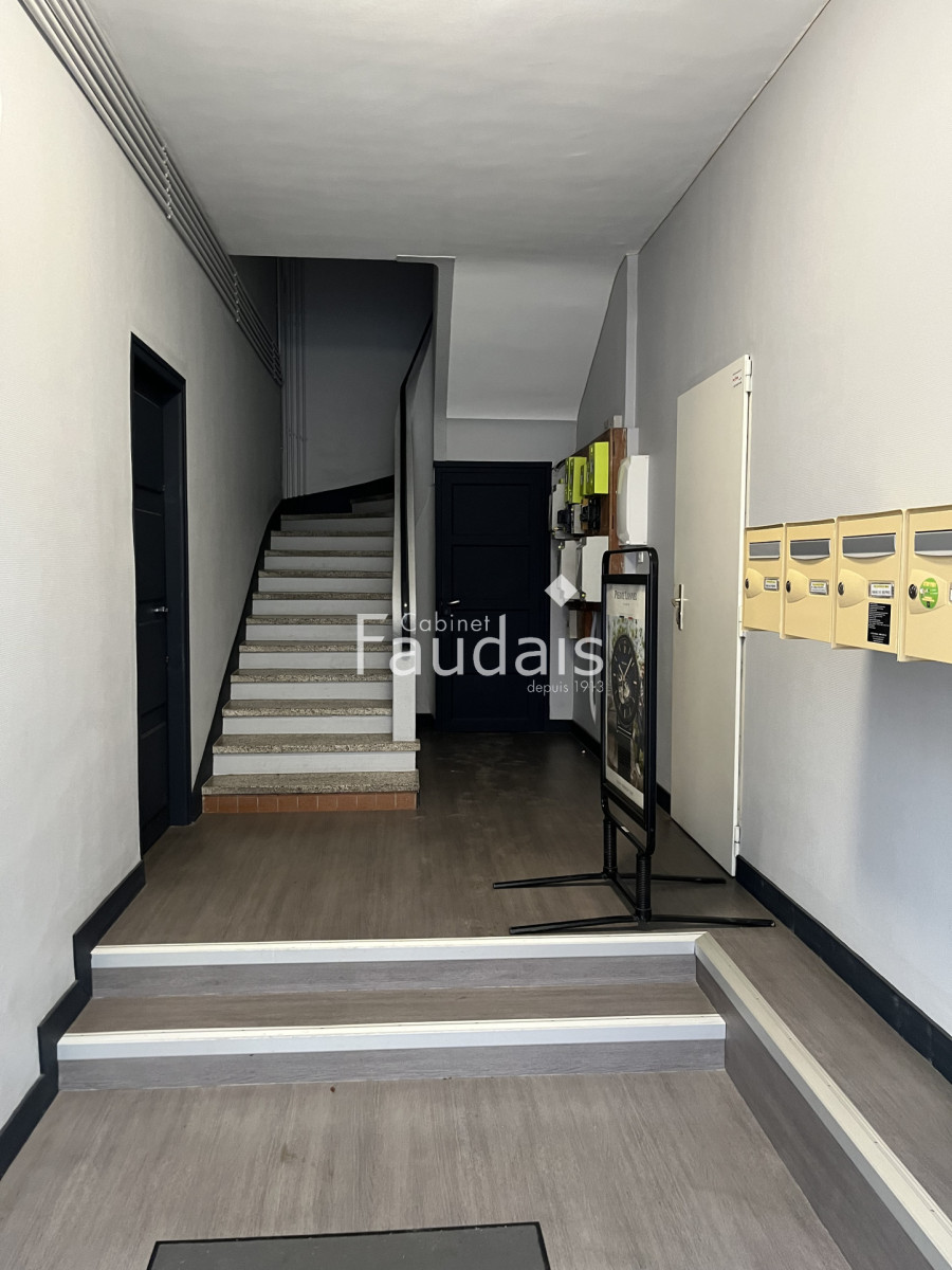 
                                                Vente
                                                 SAINT LO hyper centre