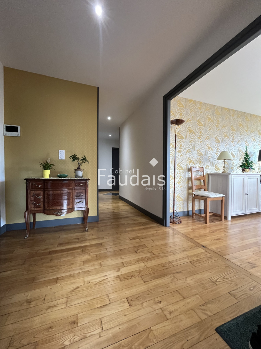 
                                                Vente
                                                 SAINT LO hyper centre