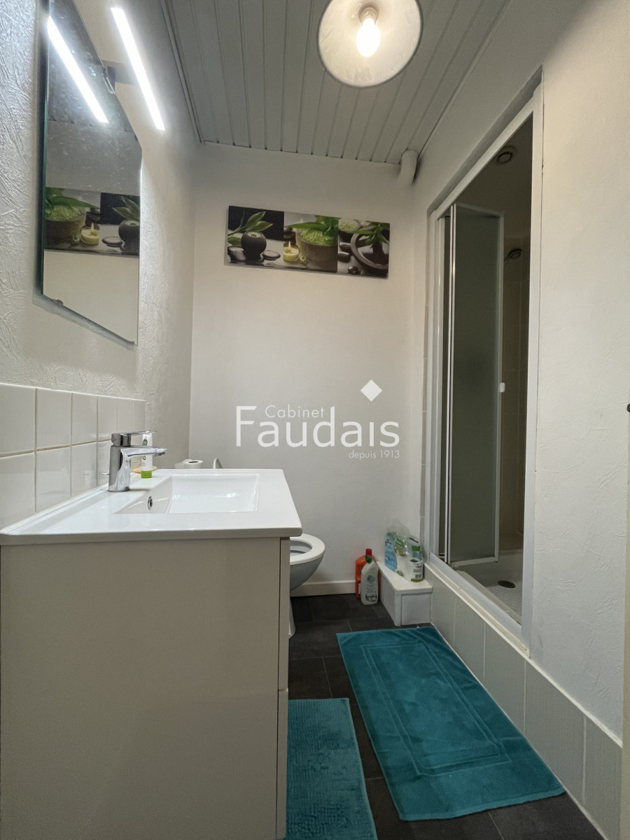 
                                                Vente
                                                 SAINT LO Hyper centre
