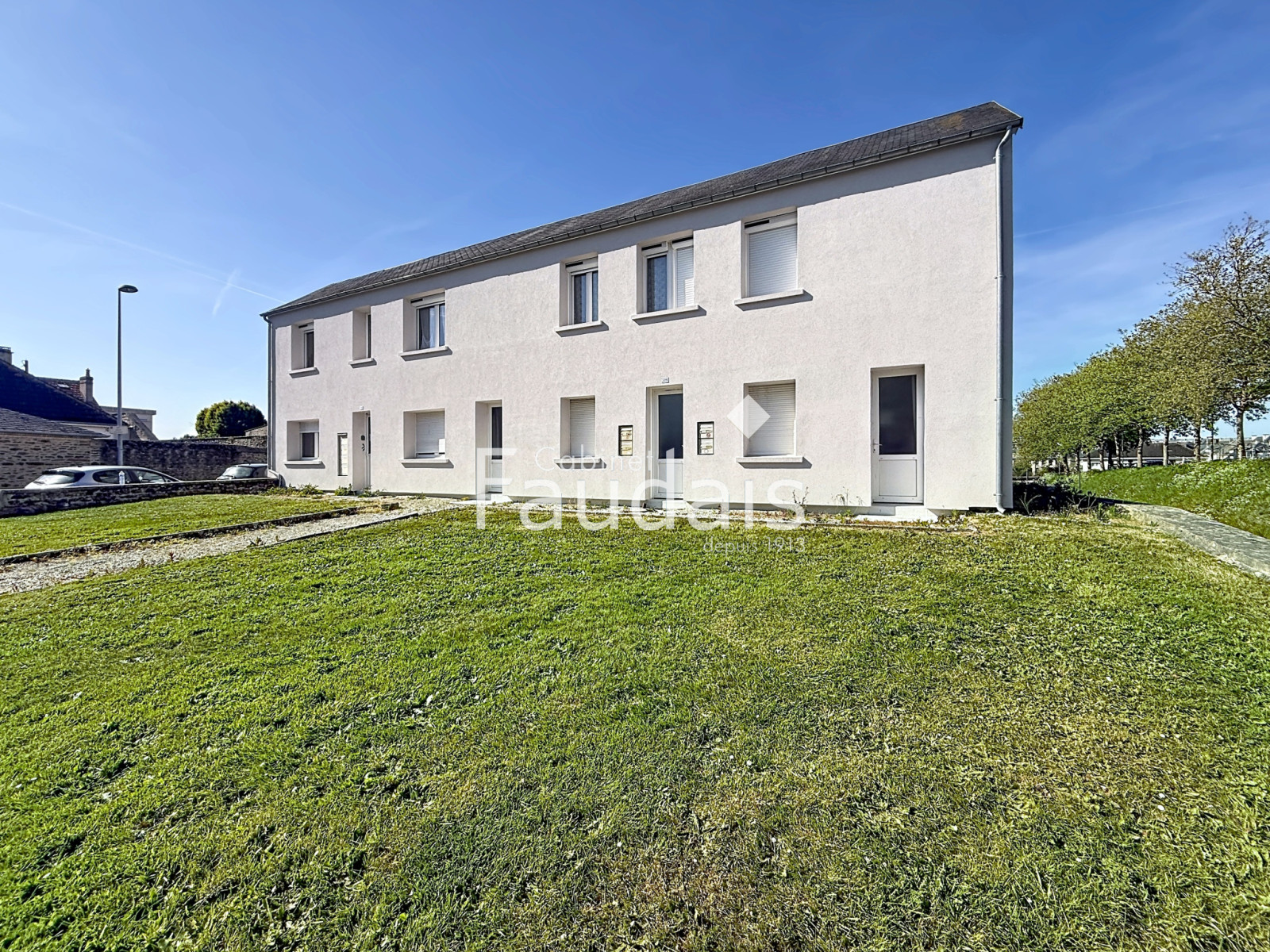 
                                                Vente
                                                 SAINT-LO, IMMEUBLE LOCATIF - 8 STUDIOS MEUBLÉS