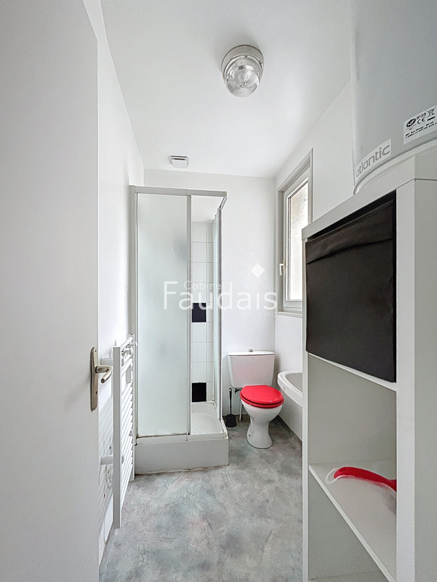 
                                                Vente
                                                 SAINT-LO, IMMEUBLE LOCATIF - 8 STUDIOS MEUBLÉS
