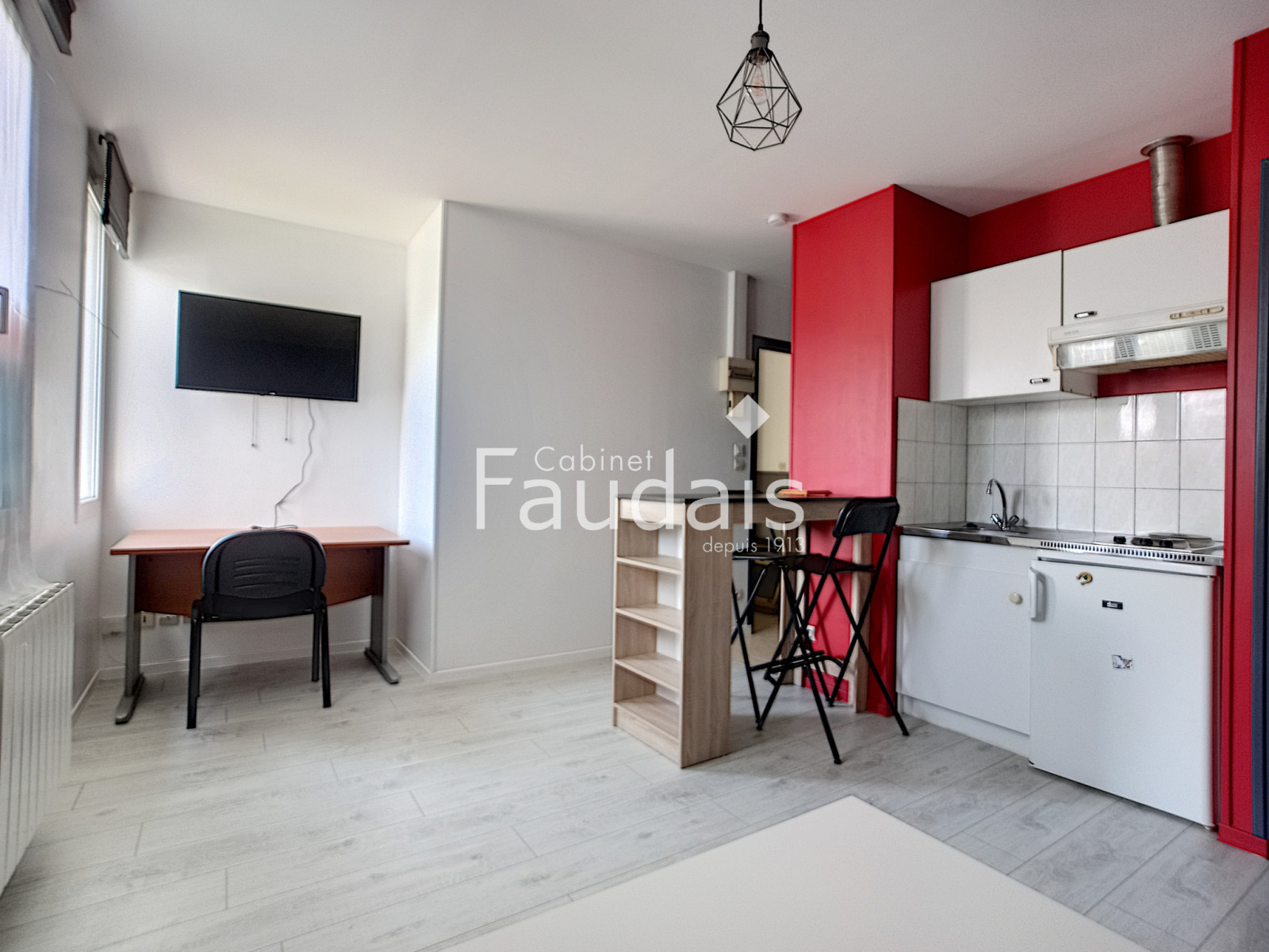 
                                                Vente
                                                 SAINT-LO, IMMEUBLE LOCATIF - 8 STUDIOS MEUBLÉS