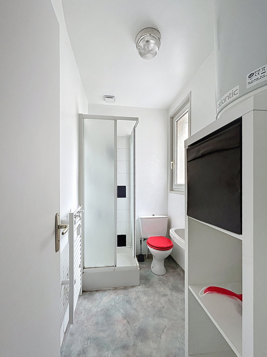 
                                                Vente
                                                 SAINT-LO, IMMEUBLE LOCATIF - 8 STUDIOS MEUBLÉS