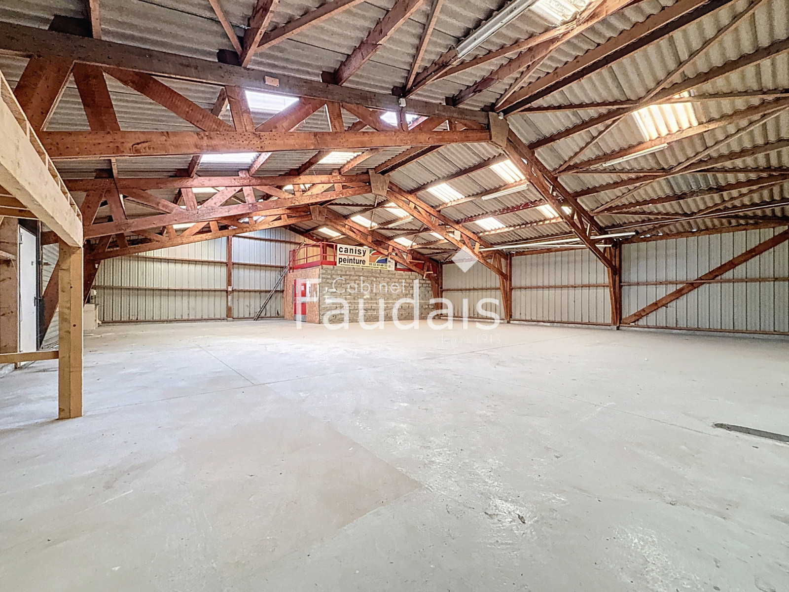 
                                                Vente
                                                 SAINT-LO, LOCAL ARTISANAL ET COMMERCIAL