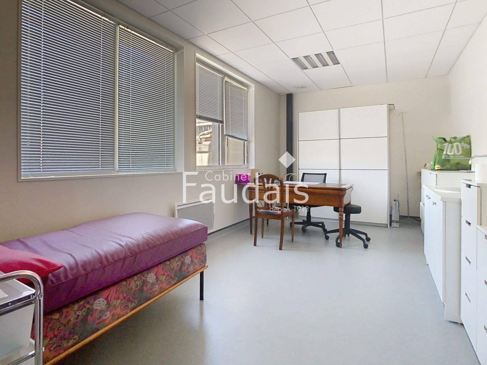 
                                                Vente
                                                 SAINT-LÔ, Local professionnel pour de l'investissement locat