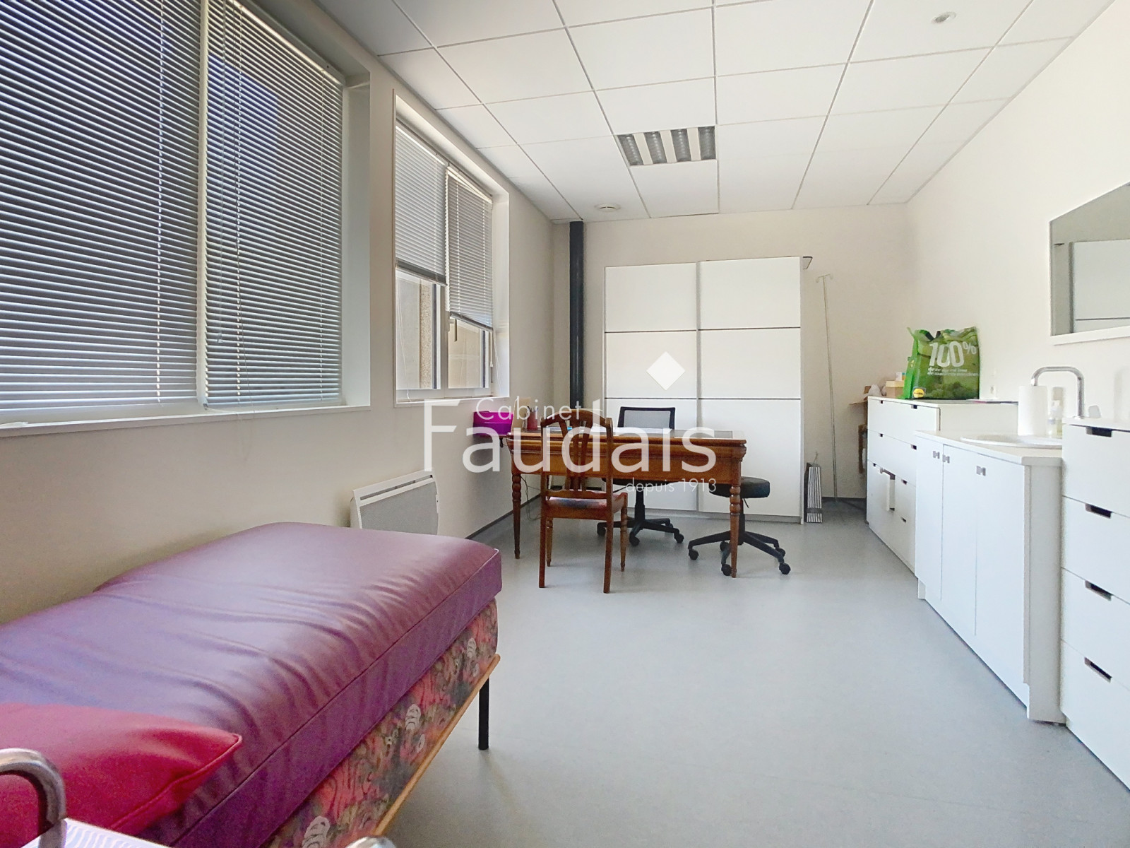 
                                                Vente
                                                 SAINT-LÔ, Local professionnel pour de l'investissement locat