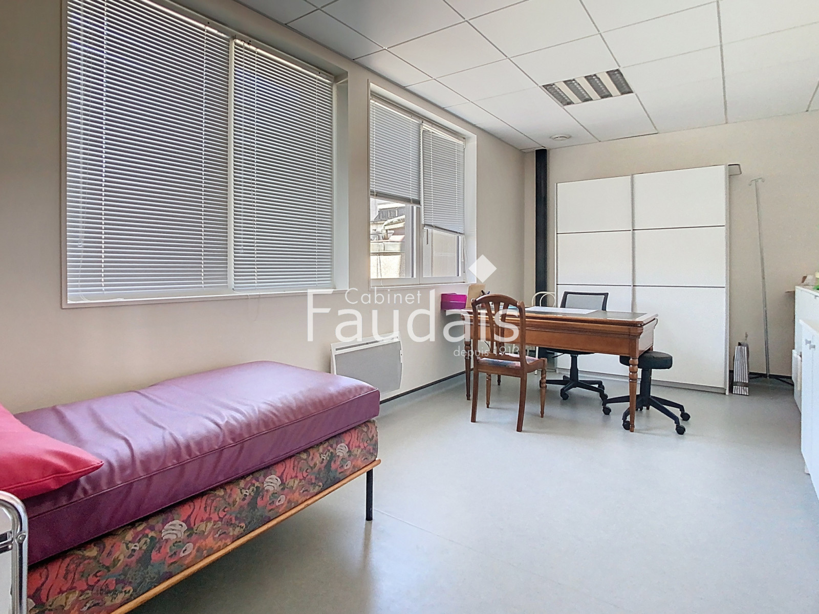 
                                                Vente
                                                 SAINT-LÔ, Local professionnel pour de l'investissement locat