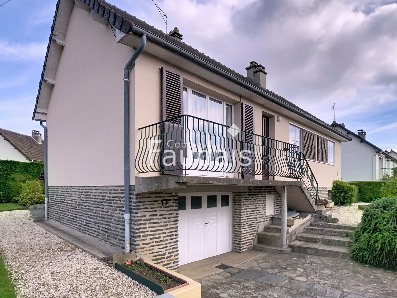 
                                                Vente
                                                 SAINT-LO MAISON 4 CHAMBRES A RENOVER