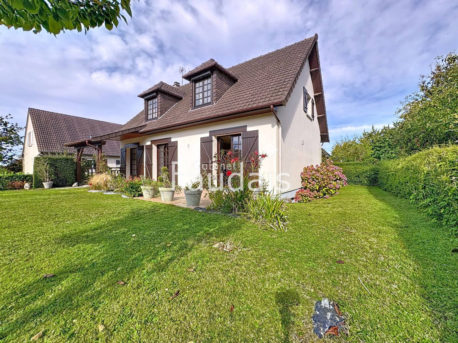 
                                                Vente
                                                  SAINT-LO maison 6 pièces avec jardin  