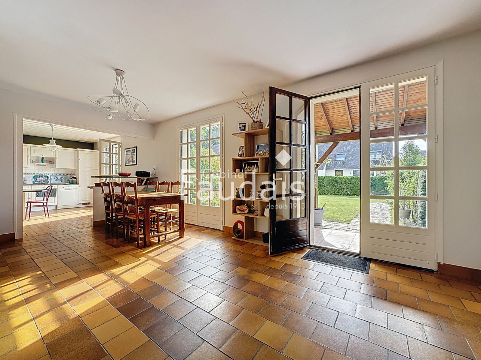 
                                                Vente
                                                  SAINT-LO maison 6 pièces avec jardin  